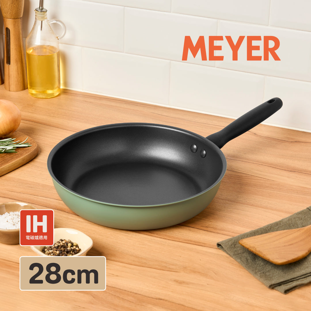 
                  
                    Easy-clean deep frying pan
                  
                