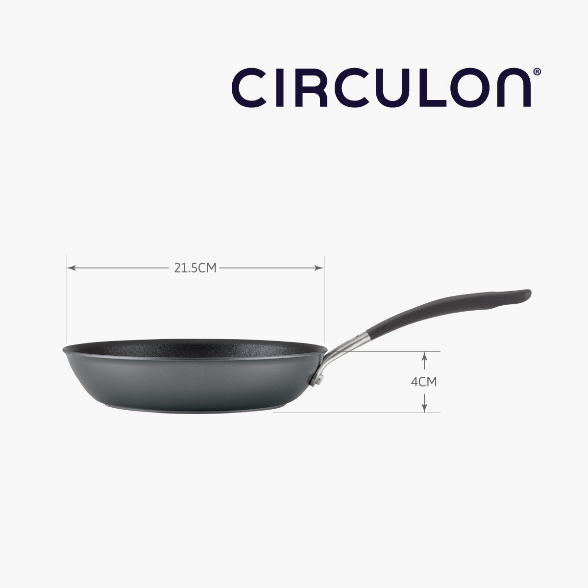易潔煎鍋
ScratchdefenseTM技術 – 極其不黏
鍋内底部獲得專利的高低坑紋圓形設計
金屬烹飪工具適用的防刮不黏鍋内表面
不銹鋼底座可快速均匀加熱
防污不黏外層容易清潔
易握舒適矽膠手柄