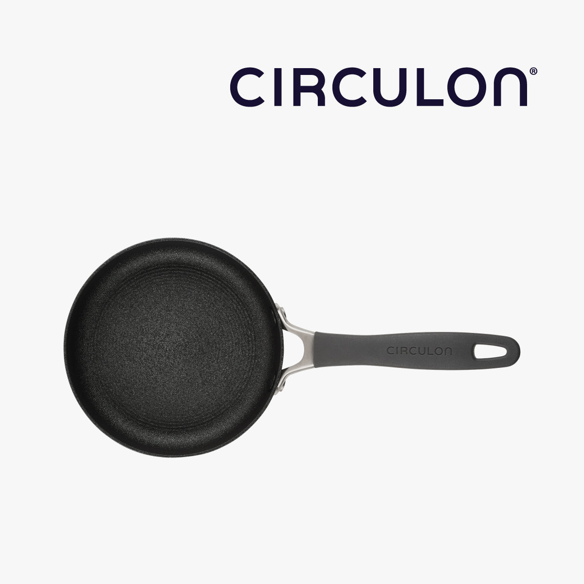 
                  
                    CIRCULON Frying Pan 
ScratchdefenseTM技術 – 極其不黏 
鍋内底部獲得專利的高低坑紋圓形設計
金屬烹飪工具適用的防刮不黏鍋内表面
不銹鋼底座可快速均匀加熱
防污不黏外層容易清潔
易握舒適矽膠手柄
                  
                